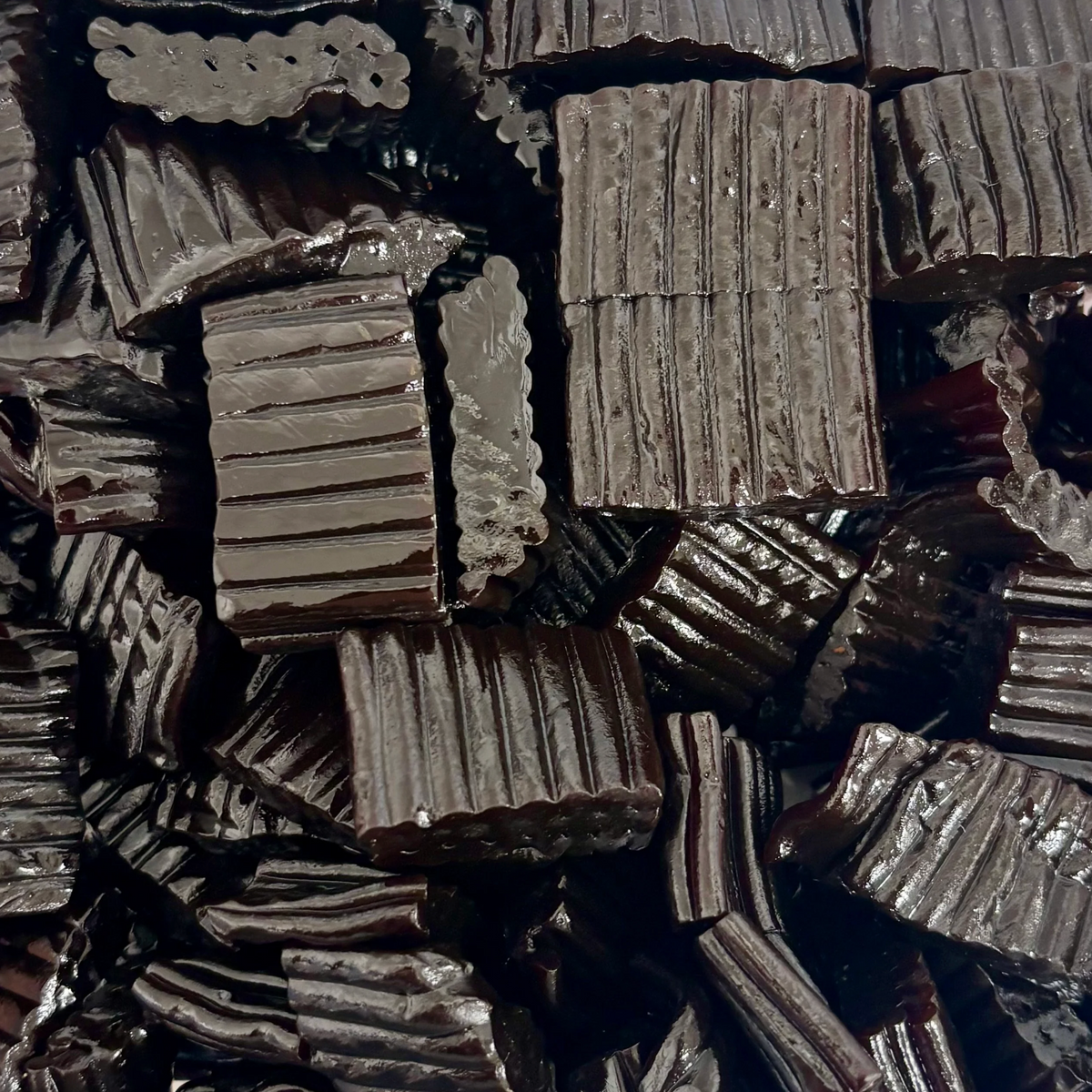 Soft Black Licorice Carpets (4oz) (114g)